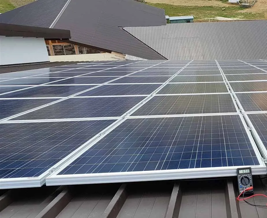 paneles solares en el tejado