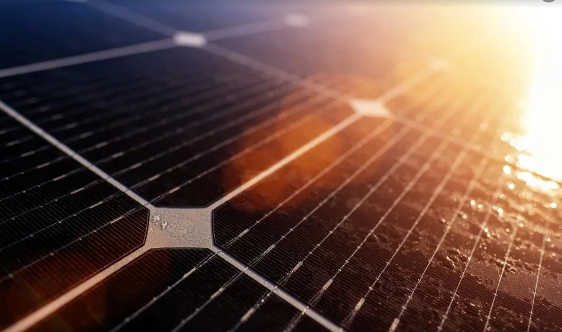 cuanta energia produce un panel solar