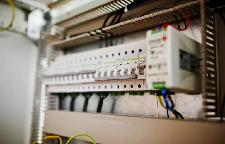 medidor de energía eléctrica placas solares